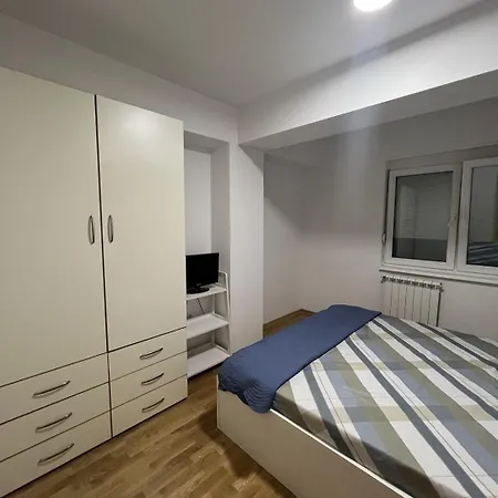 Cozy Near Center *